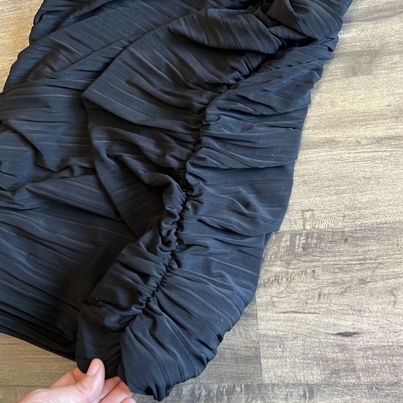 Designer cocktail dress by Nicole Miller - Picture 6 of 10